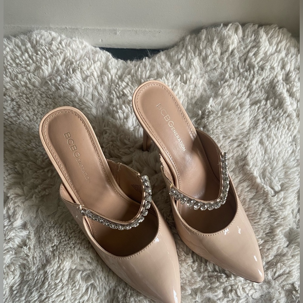 BCBGeneration bejeweled heels ✨